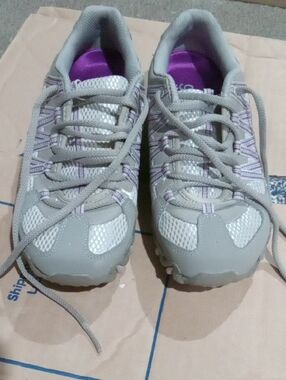 7 Womens Skechers sneakers
